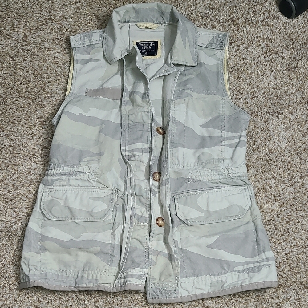 Abercrombie & Fitch Camo Vest